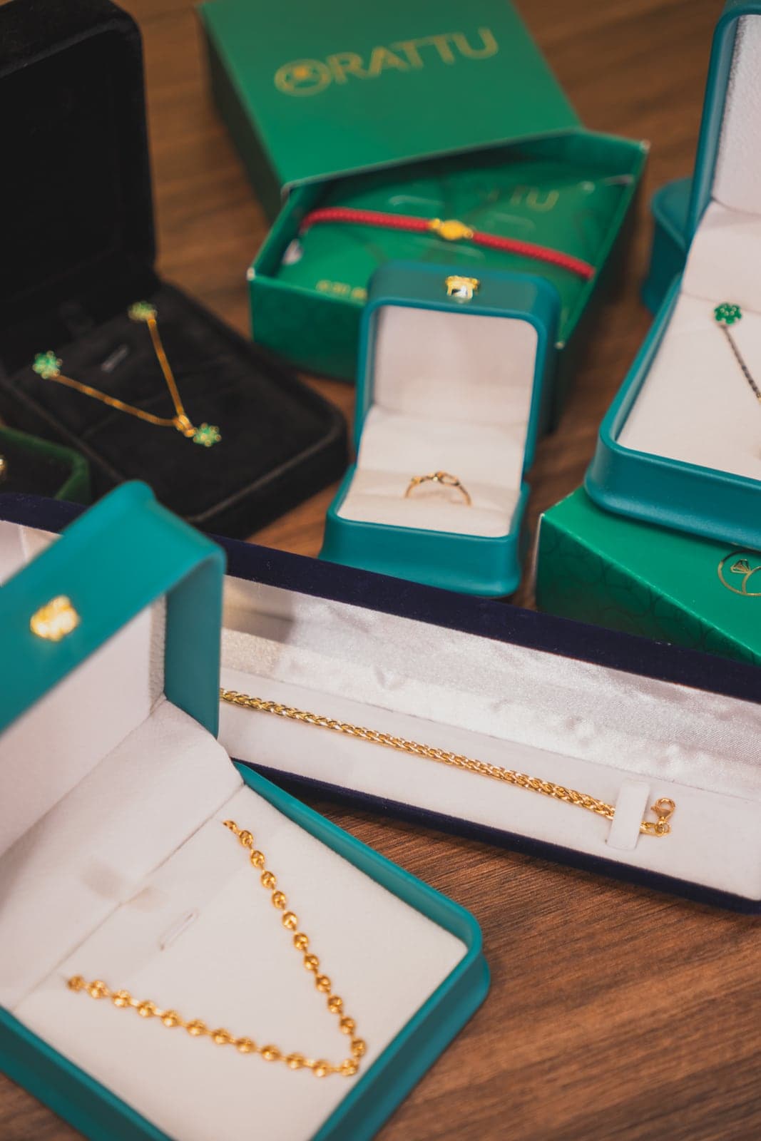 Graduación — joyas de oro 18K Orattu